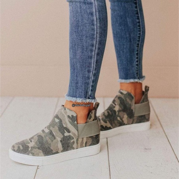 RELISTED SIZE 10 AVAILABLE Camo Canvas Hidden Wedge Sneaker - Picture 6 of 10